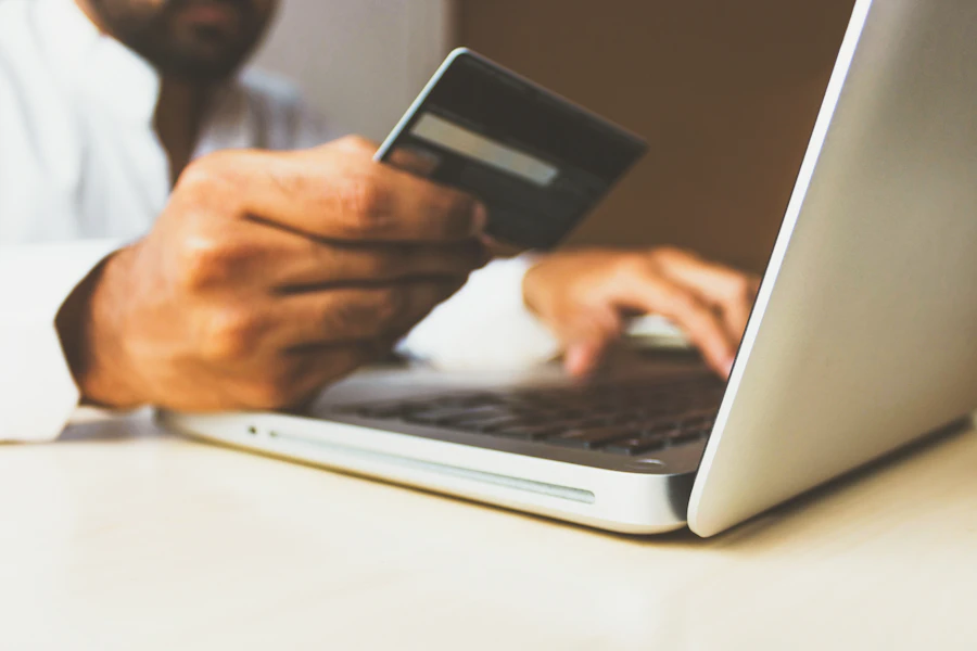 E-commerce panel with conversion metrics