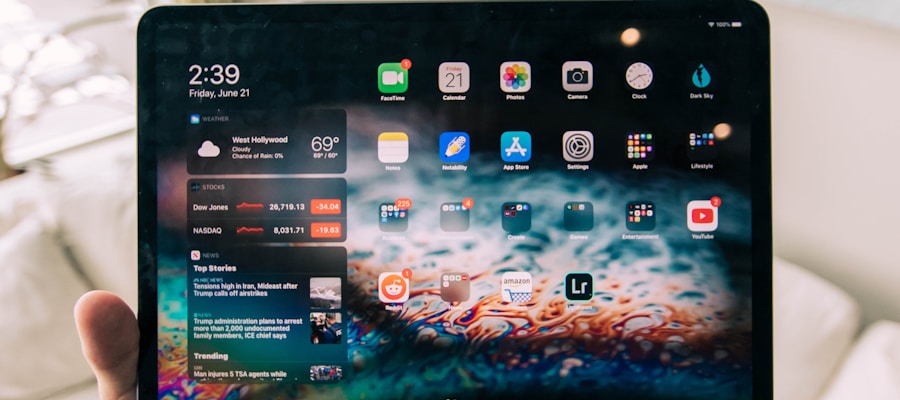 iPad Pro con iPadOS 27 mostrando la nueva interfaz multitarea en modo horizontal